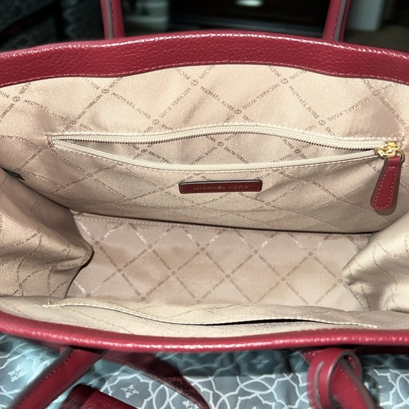Michael Kors bag and matching wallet used perfect condition. Burgundy color - Picture 8 of 10
